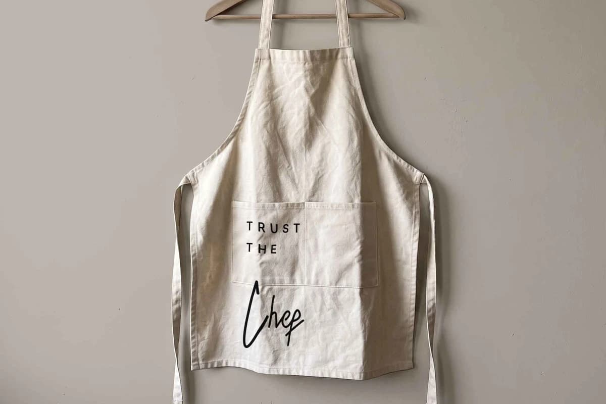 Free Apron Mockup (PSD)