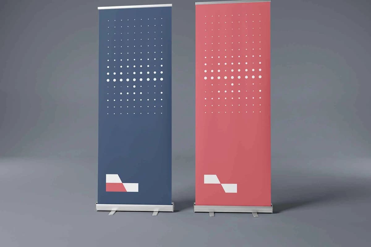 Ücretsiz Roll-up Afiş Mockup Seti (PSD)